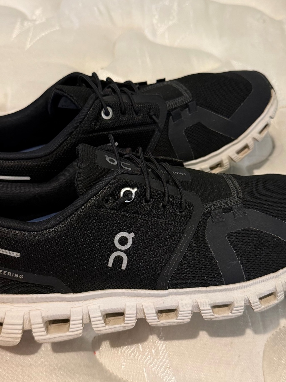 On Running Black and White Women Athletic Shoes